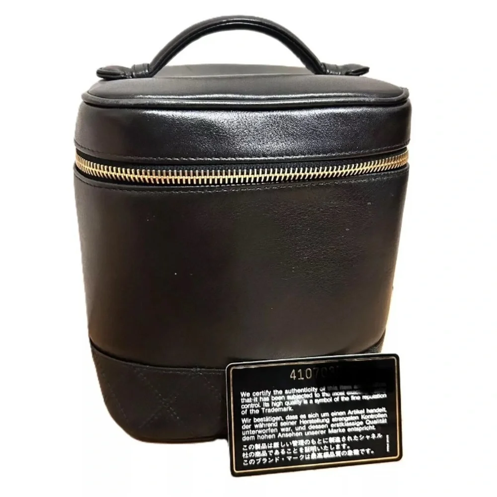 CHANEL Black leather Vintage Vanity Gold Colored CC - Rank AB